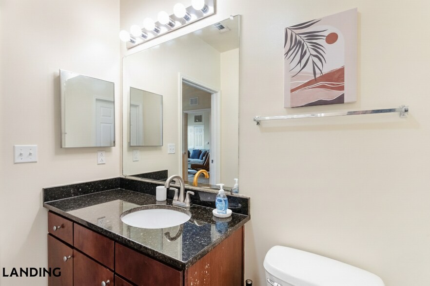 Building Photo - 400 Blake St