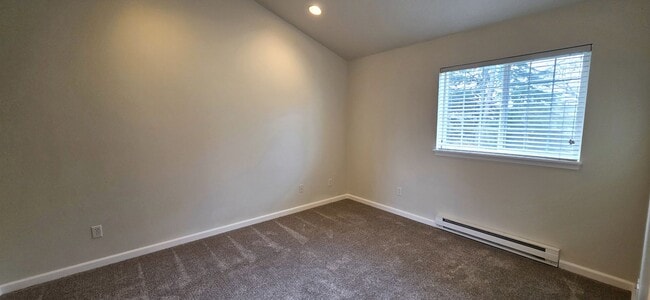 Building Photo - Beautiful Condo in Gilham