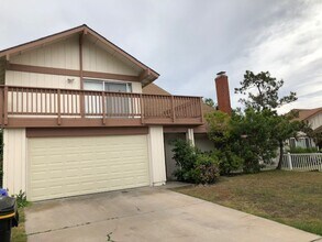 Building Photo - 4 Bed/2.5 Bath  Two Story Home in San Diego