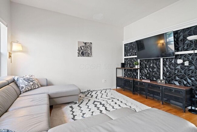 Building Photo - 995 S Wall St