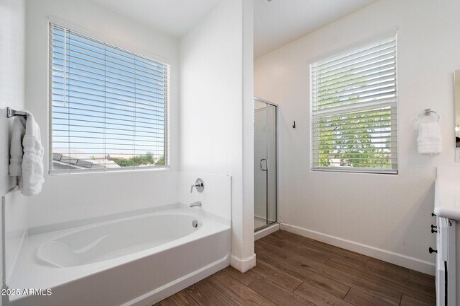 Building Photo - 512 E Bamboo Ln