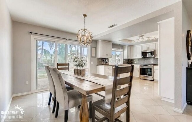 Building Photo - Beautiful 3Bdm 2Ba Unfurnished Home with Lush Backyard in Vista!