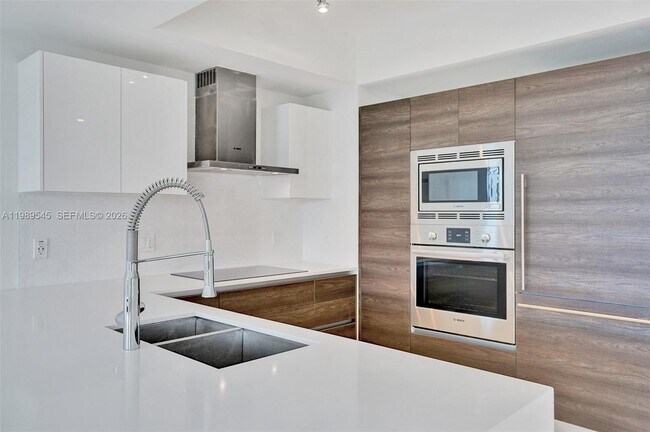 Building Photo - 301 Altara Ave