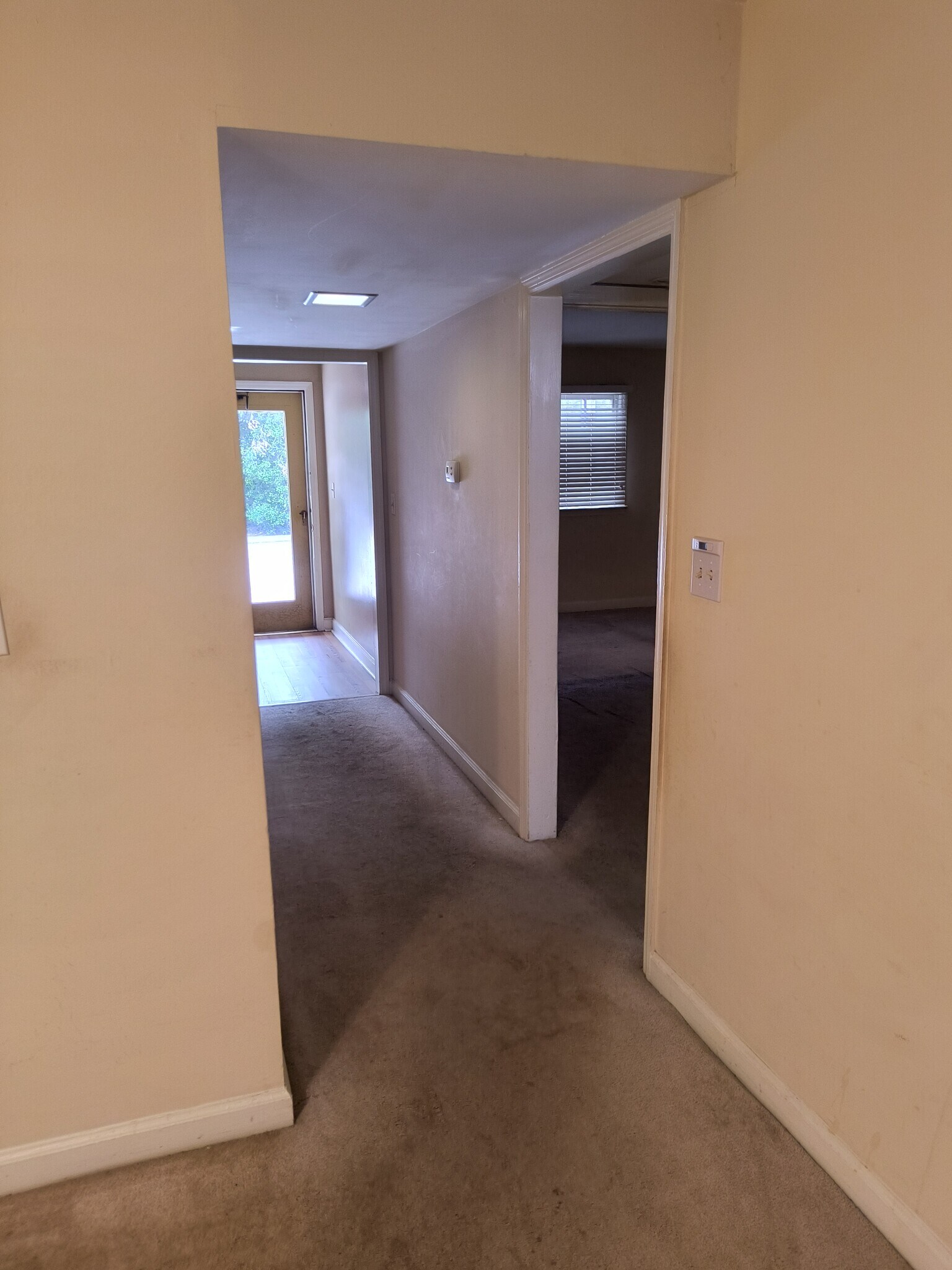 Building Photo - 2890 Carriage Dr