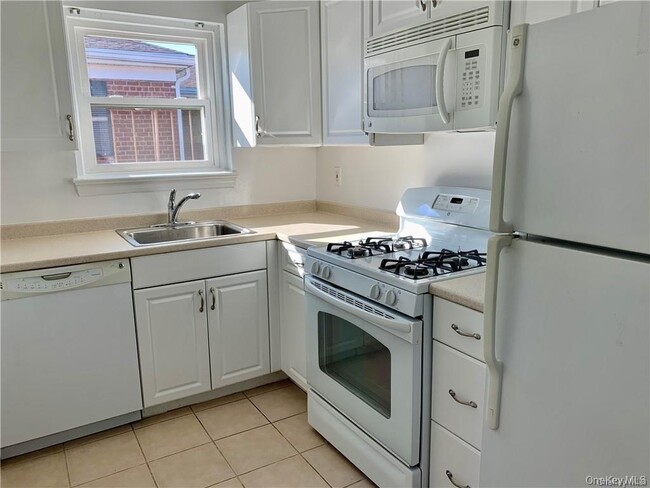 Building Photo - 1833 Palmer Ave