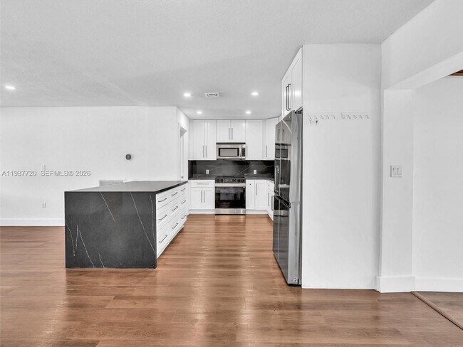 Building Photo - 3193 Taft St