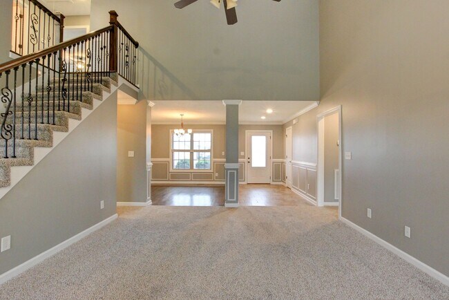 Building Photo - Executive Home on Cul de sac off exit 8.  Hurry.