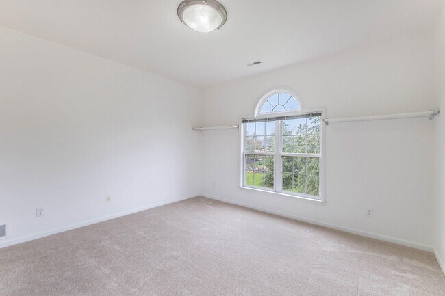 Building Photo - 2925 N Knightsbridge Cir