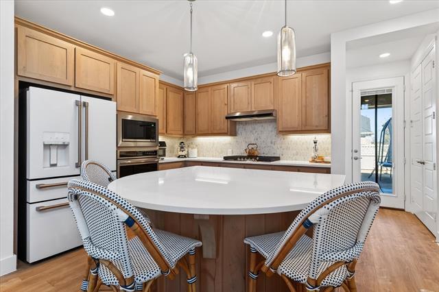 Building Photo - 1908 Elm Pl