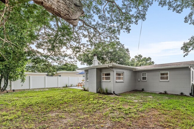 Building Photo - 11354 123rd Terrace N
