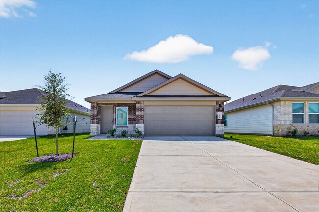 Building Photo - 3030 Lake Crest Dr
