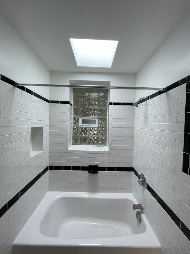 Building Photo - Charming 1928 Row Home for Rent with Modern Amenities — 2 Bedroom 2 Full Bath w/ 2 Half Baths, 2 ...