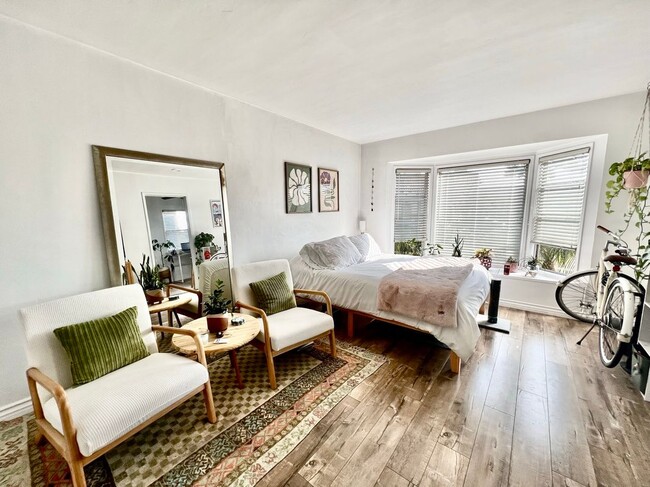 Building Photo - 5279 E The Toledo-Apt 5