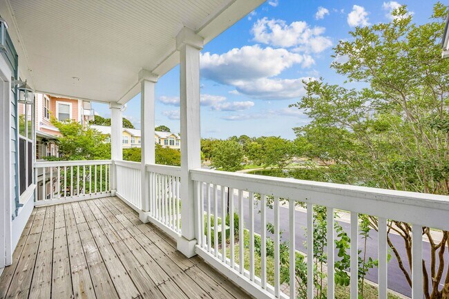 Building Photo - 3 bedroom 3.5 bath on island