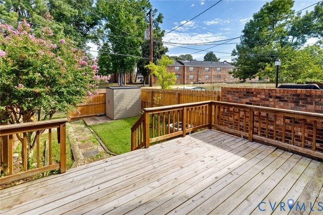 Building Photo - 2218 Kingsbrook Dr