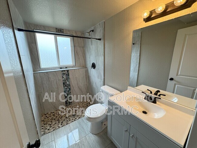Building Photo - 1480 Hiawatha Dr