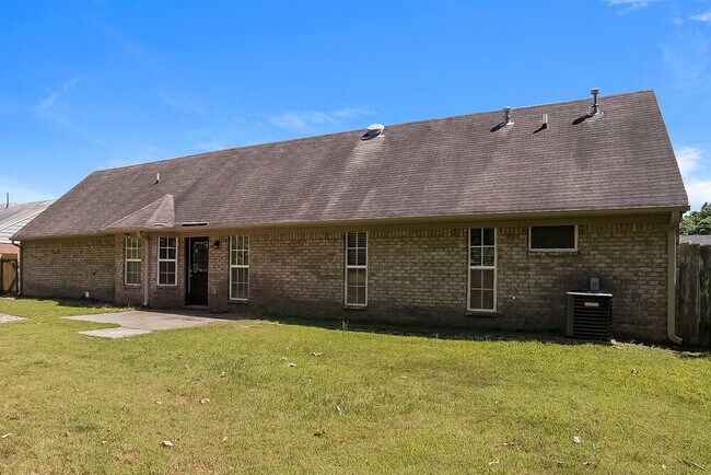 Building Photo - 7578 Woodshire Dr