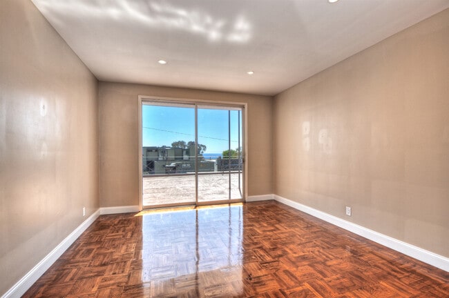 Building Photo - 1220 N Coast Hwy
