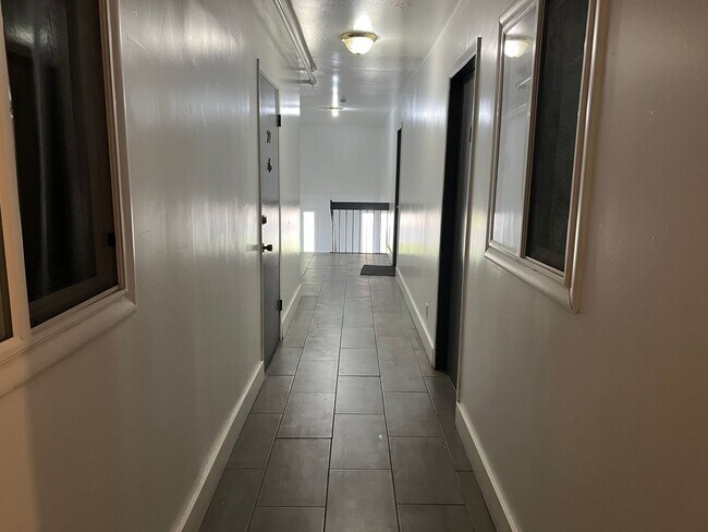 Building Photo - 68 E 200 S