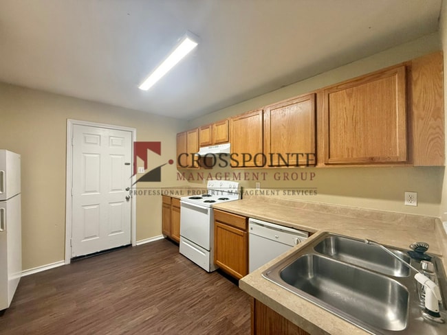 Building Photo - 3 Bedroom, 2 Bathroom Home!