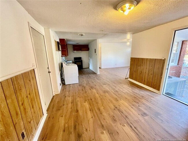 Building Photo - 502 Spring Ave