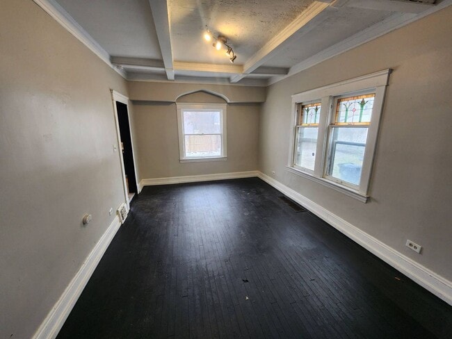 Building Photo - 552 E 120th St