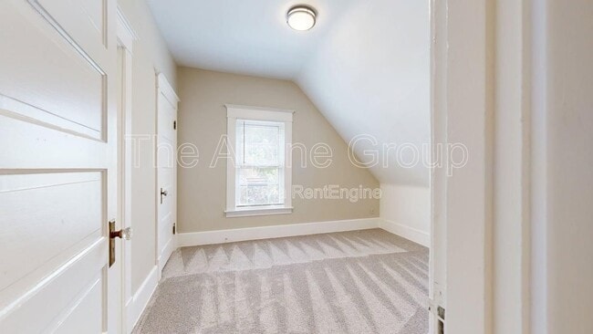 Building Photo - 2977 N Willamette Blvd