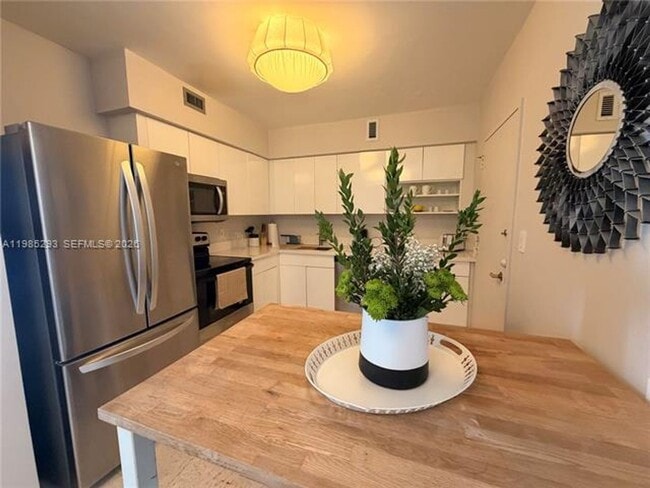 Building Photo - 5700 Collins Ave