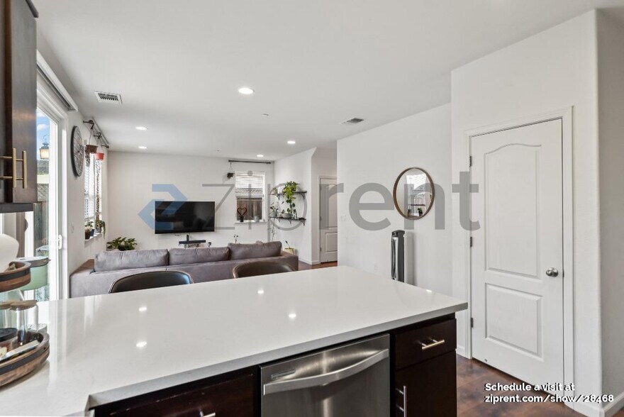 Building Photo - 117 Caspian Way