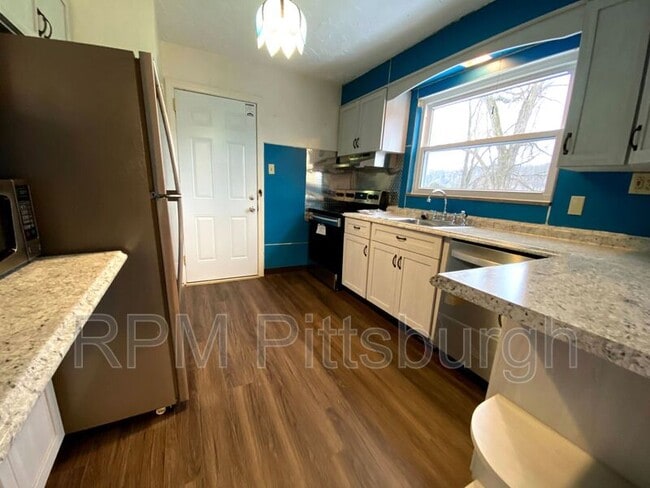 Building Photo - 1890 Fairlawn St