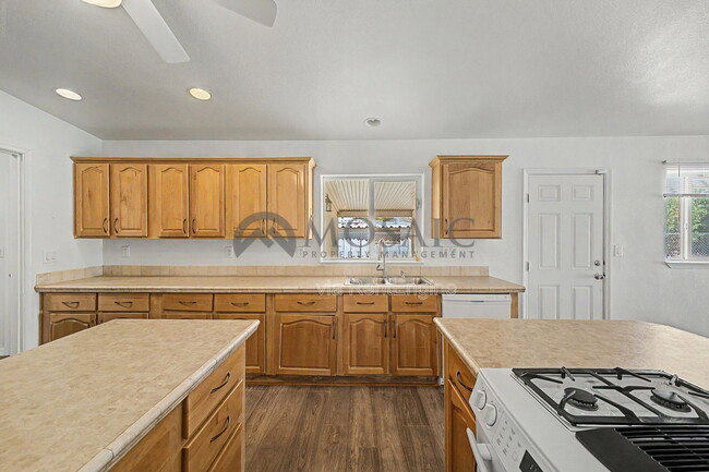 Building Photo - 1625 S 74th St