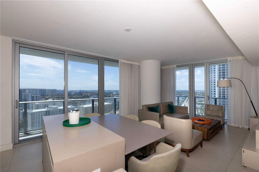 Building Photo - 4111 S Ocean Dr