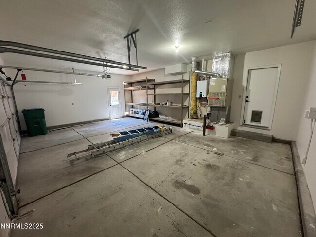 Building Photo - 1665 Southview Dr