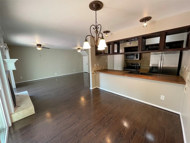 Building Photo - 12315 Glenview Dr