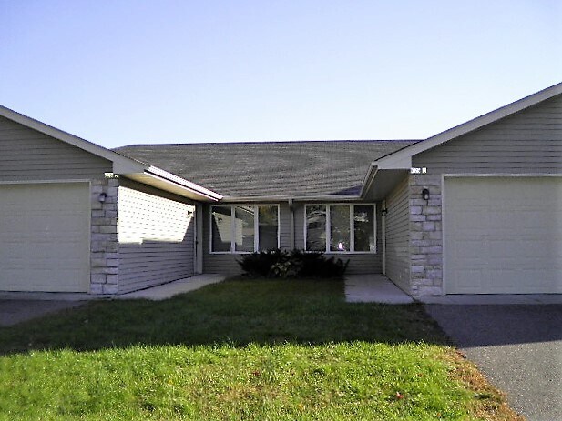 Building Photo - 626 W 8th St