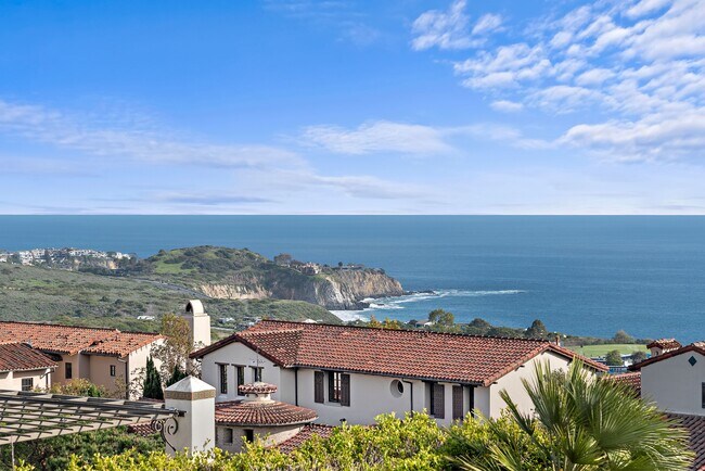 Building Photo - 8 Whalers Bluff