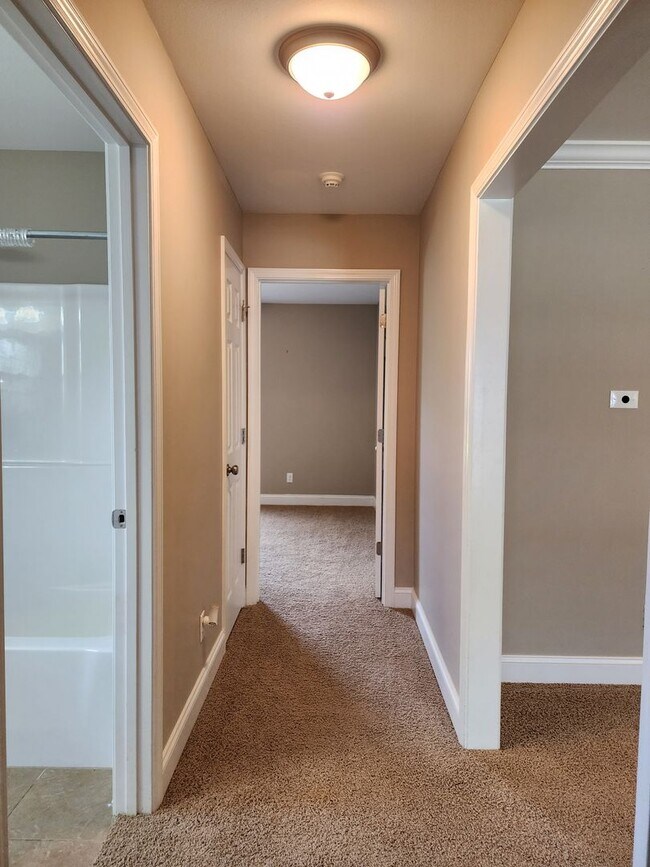 Building Photo - Maryville 37801 - 3 bed 2 bath home with a...