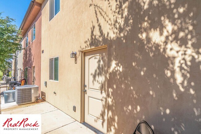 Building Photo - $300 Move in Special! 3 Bedroom Townhome with Internet Included!