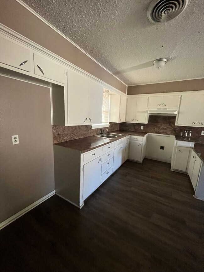 Building Photo - 1622 58th St