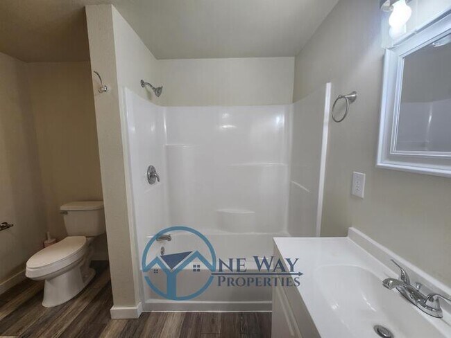 Building Photo - 4624 Grandview Dr W