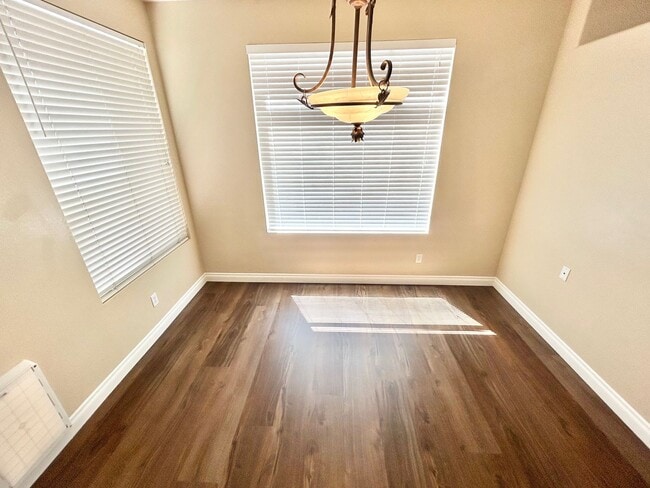 Building Photo - BEAUTIFUL 2 STORY HOUSE IN GATED SEVEN HIL...
