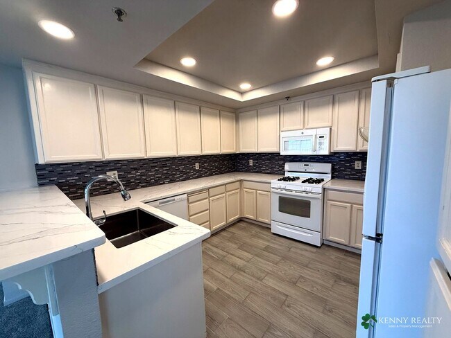 Building Photo - Remodeled 2-Bedroom Home with City Views in Daly City