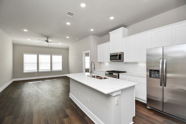 Building Photo - Elm