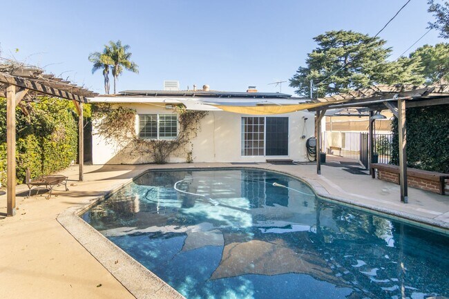 Building Photo - 6641 Murietta Ave