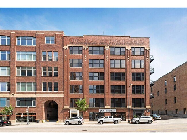 Building Photo - 618 N Washington Ave