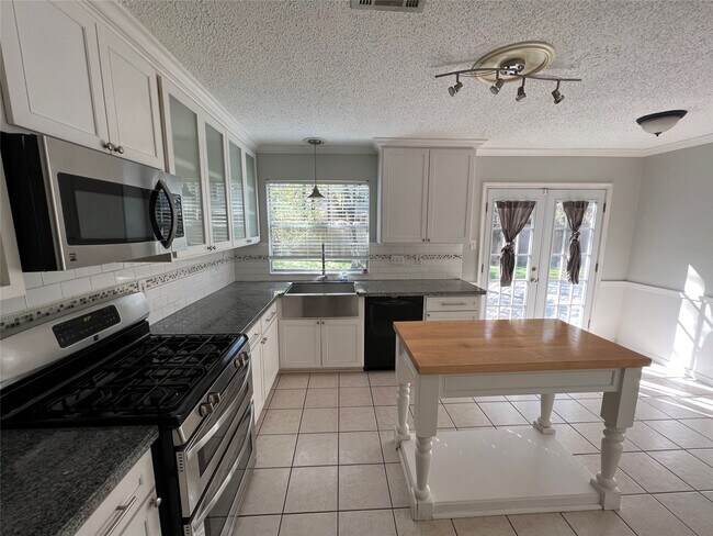 Building Photo - 38 Meadow Cove Dr