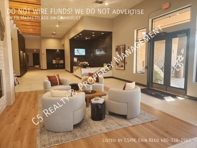 Building Photo - 1413 E Peach Tree Dr