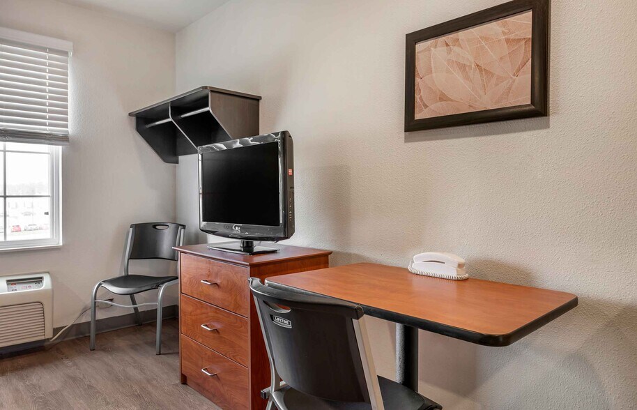 Building Photo - Furnished Studio-Indianapolis - West