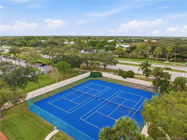 Building Photo - 3012 SW Mariposa Cir