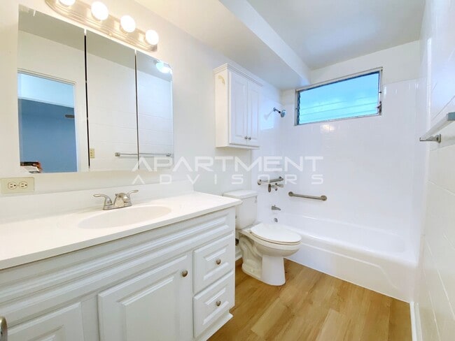 Building Photo - 980 Robello Ln